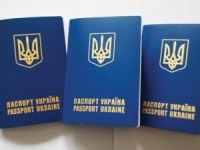 Діаспора просить видавати закордонні паспорти хоча б старого зразка