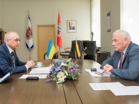 Литва допоможе Україні касками, бронежилетами та щитами